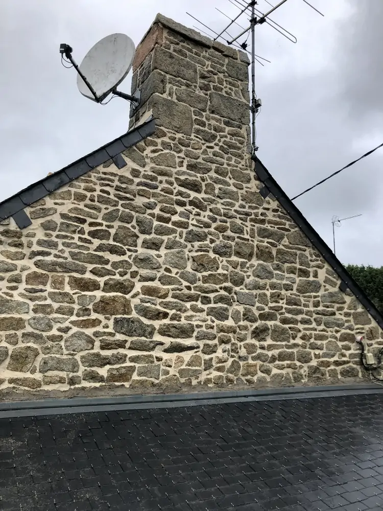 Pignon nettoyé après intervention - Pont-l'Abbé